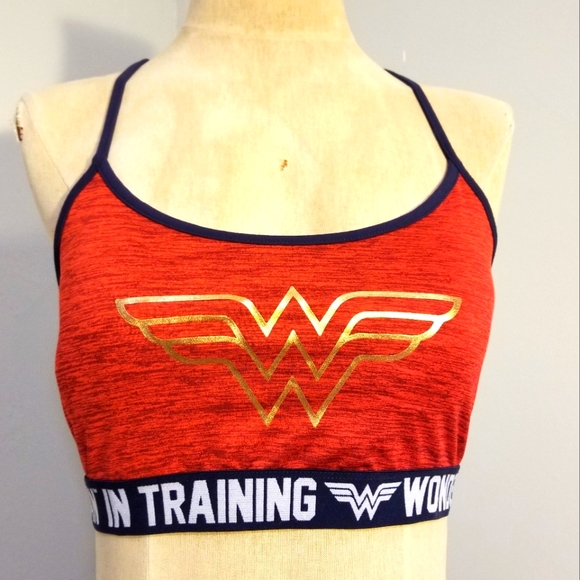 Other - WONDER WOMAN IN TRAINING SPORTS BRA SIZE XL RED GOLD BLUE SEXY YOGA WORK OUT FUN